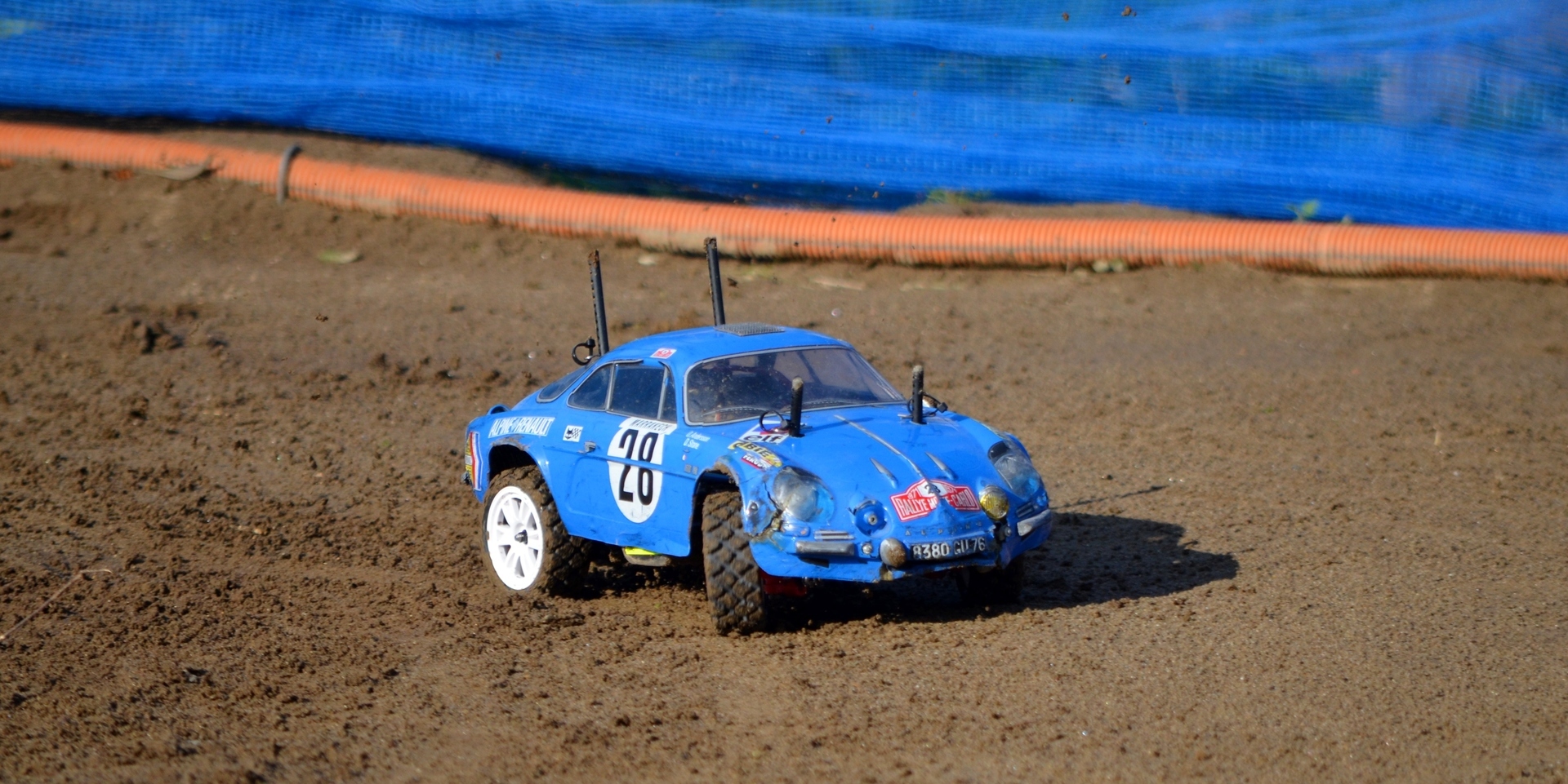 ルノー アルピーヌ A110 RC•HIROBA ダートコース: きよたかの車輪ぐるぐる